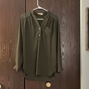 Fervor long sleeved 100% polyester dark green blouse. Size XS. See cuff buttons